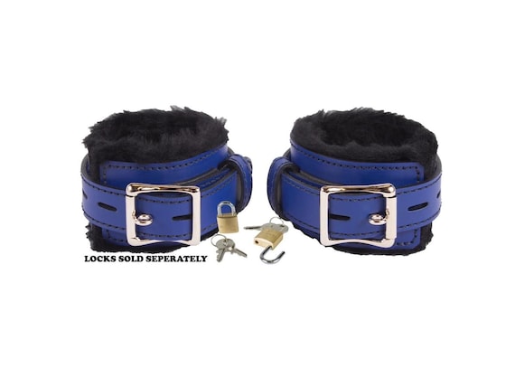 【見本】　レザー　hand cuffs　黒/青 Locking Wrist Cuffs Blue Leather With Black Faux Fur Lining