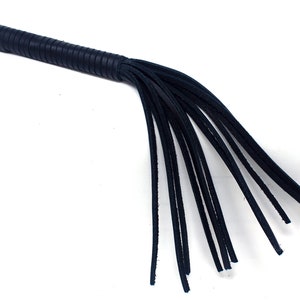 10" Thong Whip: Black
