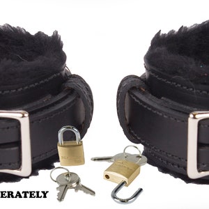 Locking Wrist Cuffs Black Leather with Black Faux Fur Lining (LBSV501WBK)