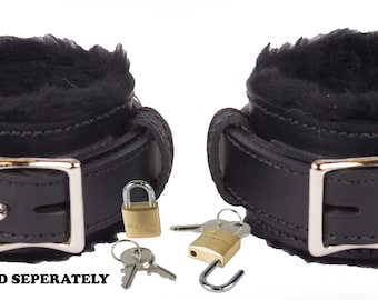 Locking Wrist Cuffs Black Leather with Black Faux Fur Lining (LBSV501WBK)