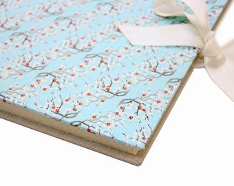 Handgefertigtes Baby Blue Fotoalbum Vintage Japanese Cherry Blossom Pattern "Spring Blue" (limitiert!)