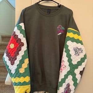 Antique Martha garden quilt sweatshirt/ new mens sweatshirt  size is XL/ cute heart patch