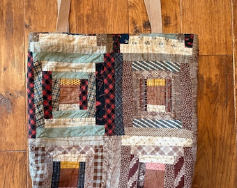 Bolso tote antiguo RARO de la década de 1890 con diseño de cabaña de troncos, forrado con algodón y con dos bolsillos interiores.