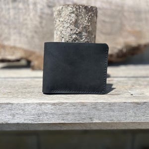Cartera plegable de cuero negra hecha a mano