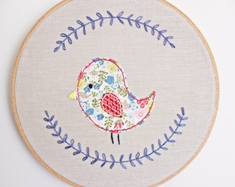 Embroidery Hoop // Bird Embroidery // Wall Art // 18.5cm