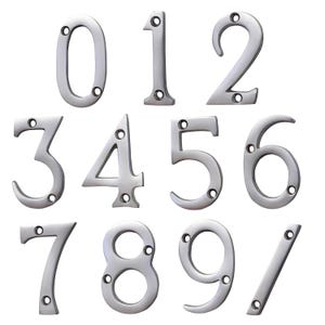 Moderne kleine Serifen 5,1 cm Messing Hausnummer für Adressen, Briefkästen und Beschilderungen - NO-BR235-50 von RCH Hardware