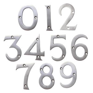 Nowoczesny, mosiężny numer domu szeryfowy 3-calowy do tabliczek adresowych, skrzynek pocztowych i szyldów metalowych - NO-BR2270-75 od RCH Hardware