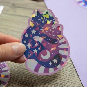 Love Cats - Chats bleus et violets avec étoiles - Sticker vinyle holographique en verre brisé