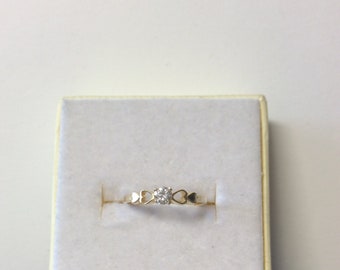 Vintage Young  Girls  Ring 14k with a CZ of Approximately 3mm Sz 3
