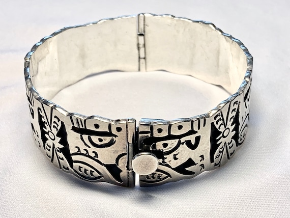 Intricate Vintage Southwestern Sterling Silver Clasp Bracelet Intricate Vintage Southwestern Sterling Silver Clasp Bracelet