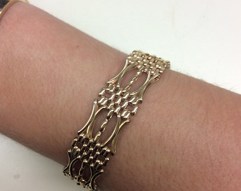 Reduced to 900.00 Gold Gate Link Bracelet with Heart Lock 333 9k Great look Horse Lover