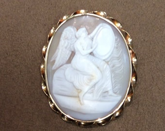 Estate Angel with mirror cameo pin/pendant in 14k Yellow Gold