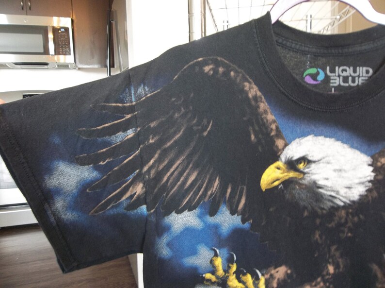 Liquid Blue American Bald Eagle Flag Large 2000s Unique Vintage Animal Tee image 3