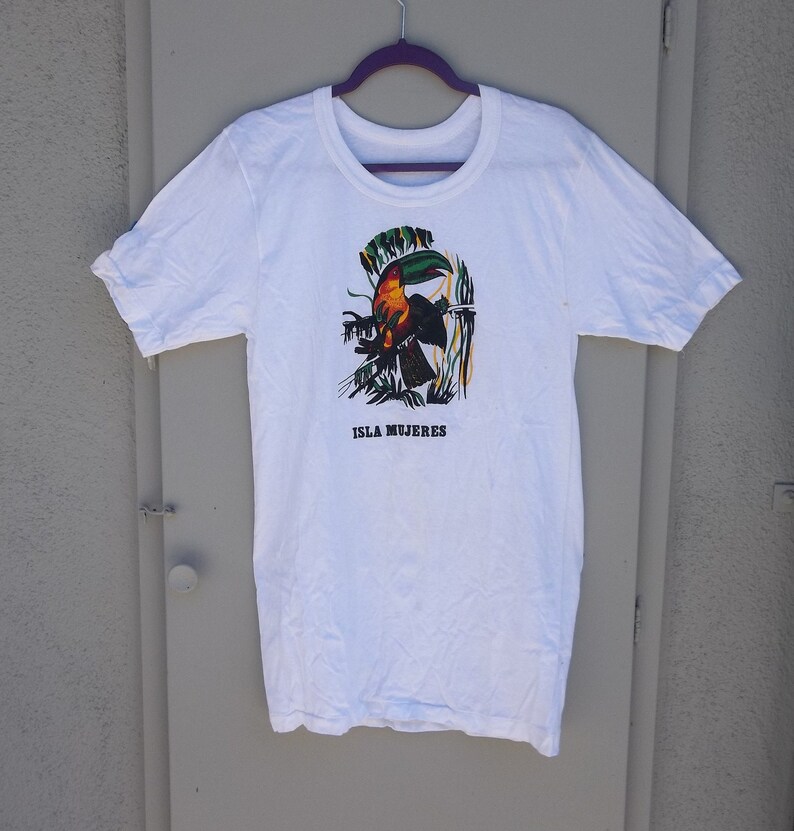 Vintage T-shirt Isla Mujeres Mexico Travel 1980s sz Small /medium single stitch image 3