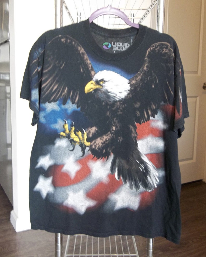 Liquid Blue American Bald Eagle Flag Large 2000s Unique Vintage Animal Tee image 1