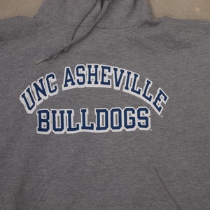 Sudadera vintage Universidad de Carolina del Norte en Asheville 1990s Small Bulldogs Distress Preppy Grunge sudadera con capucha colegial única retro imagen 4