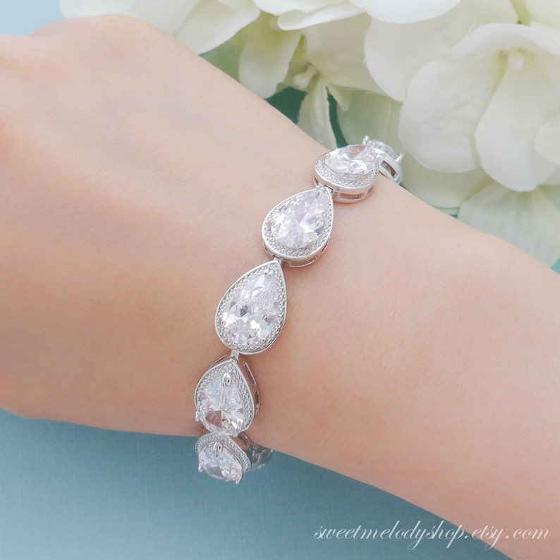 Mother of Groom Jewelry Bridesmaid Jewelry Set Bridesmaid Gift Mother of Bride Gift Crystal Teardrop Earrings Matching Bracelet Necklace