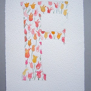 Acuarela de la letra F. Flores primaverales sobre la letra. Arte original. Acuarelas pequeñas. Decoración del hogar. Decoración de cocina. Pintura del alfabeto.