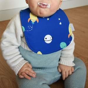 Babete impermeável Planetas Zezling | Babete redondo comer ou babinhas | Bibe dupla ansikte foguetão | Babete reversível absorberar impermeável