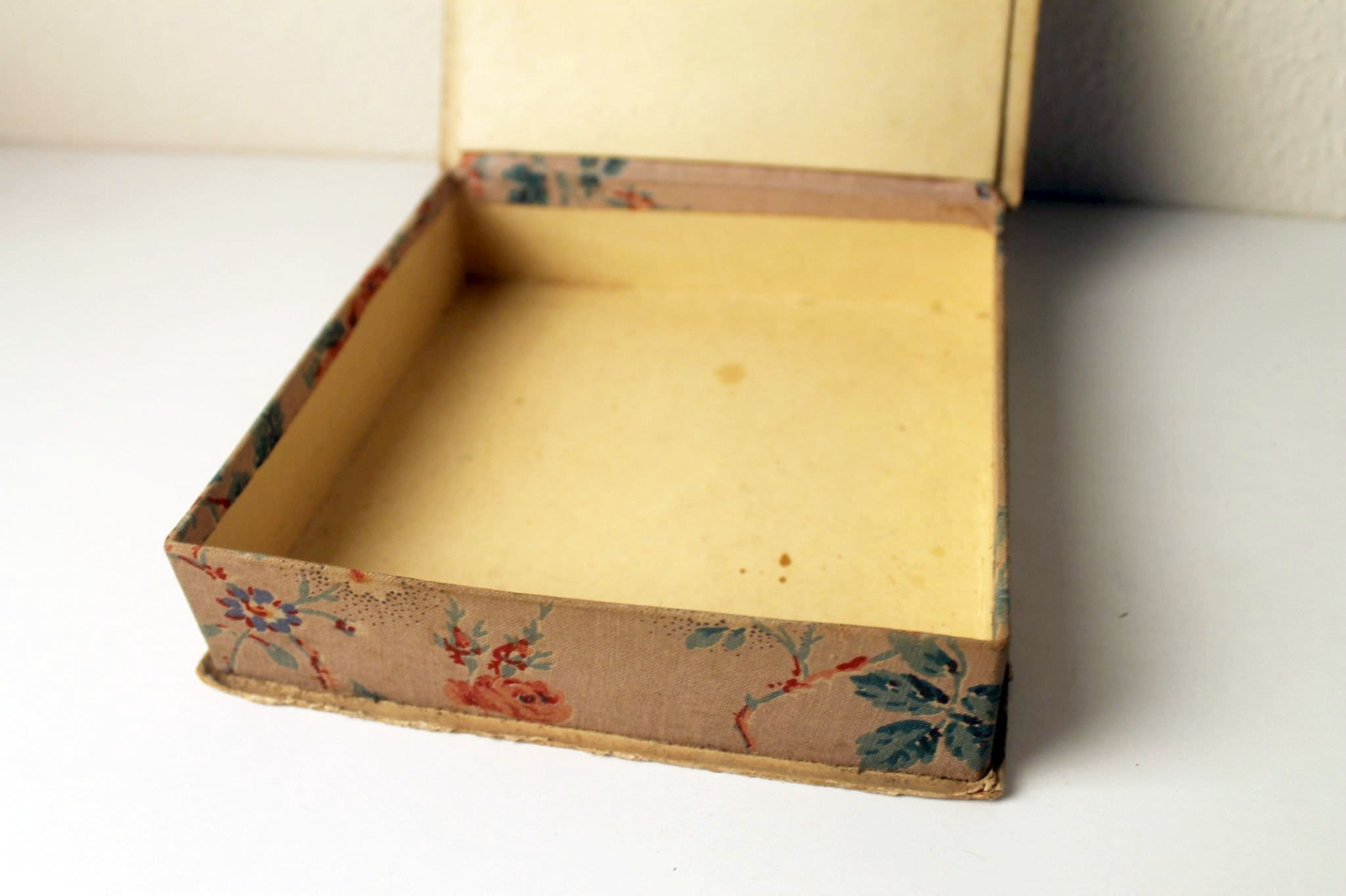 Antique 1910s Art Nouveau Paper Box Gift Box Boudoire Paper