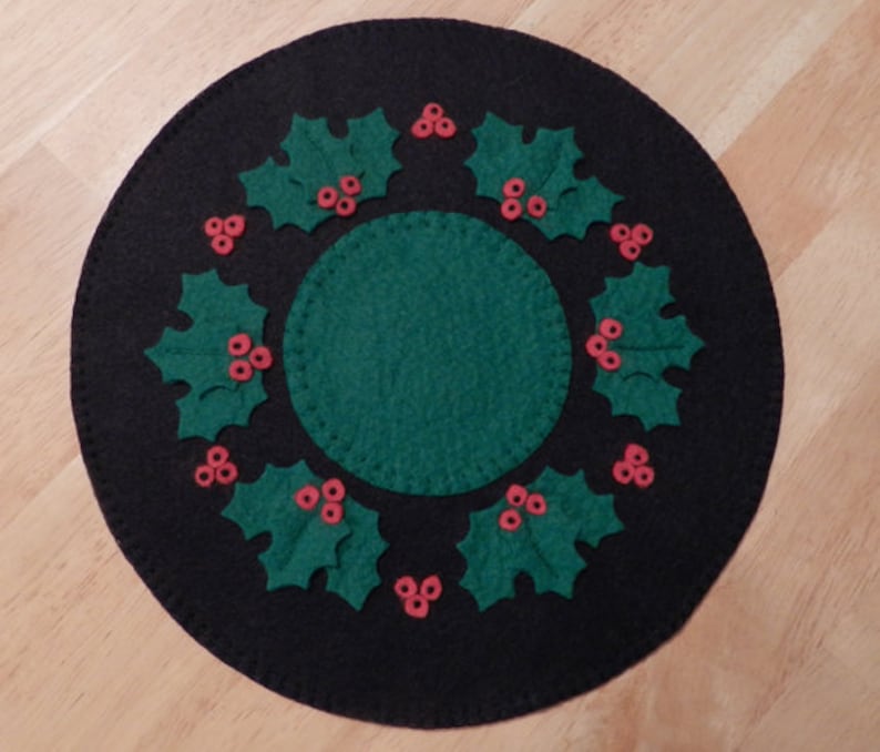 Holly and Berries Penny Rug E-Pattern image 2