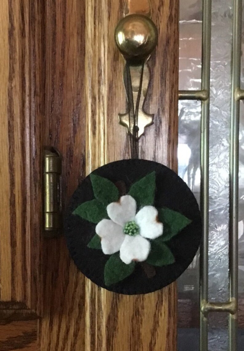 Dogwood Twirlie Banner Ornament Ceiling Fan/light Pull Etsy