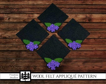 Periwinkle Square Coasters and Decoration Mats - 4 sizes - Woolfelt Penny Rug - Candle Mat ~ E-Pattern ~ Vinca