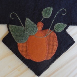 Wool Felt Applique Pattern 4 Corner Pumpkin Penny Rug E-Pattern Digital Download image 3