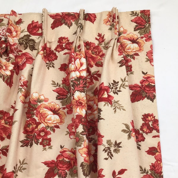 Wunderschöne Vintage Pinch Pleat Rote Blumendruck Vorhänge (24 x 86) [Bis zu vier Panels verfügbar]