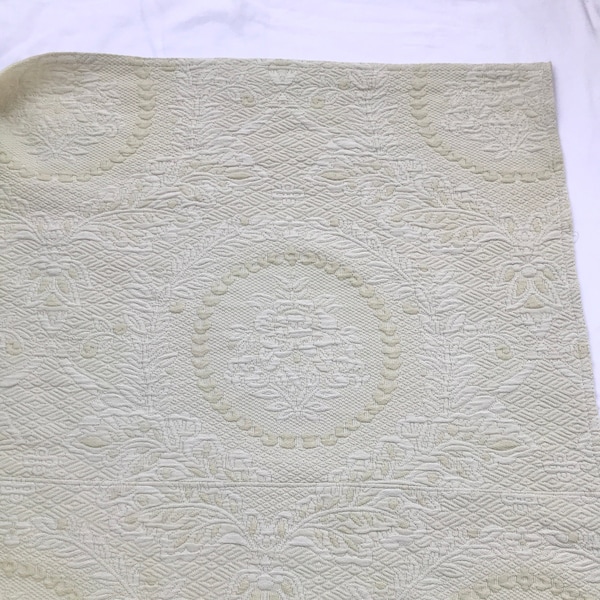 Gorgeous Vintage Light Sage Green Botanical Matelasse Bedspread (King Size)