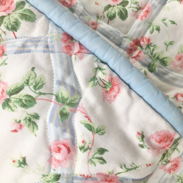 Lovely Vintage Pink Rose Print Bedspread With Light Blue Border - For Your French Country or Shabby Chic Bedroom (King Size)