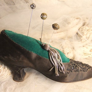 Edwardian Shoe, Vintage Pincushion, Antique 1910's Shoe, Louis Heel Shoe, Velvet Pincushion image 3