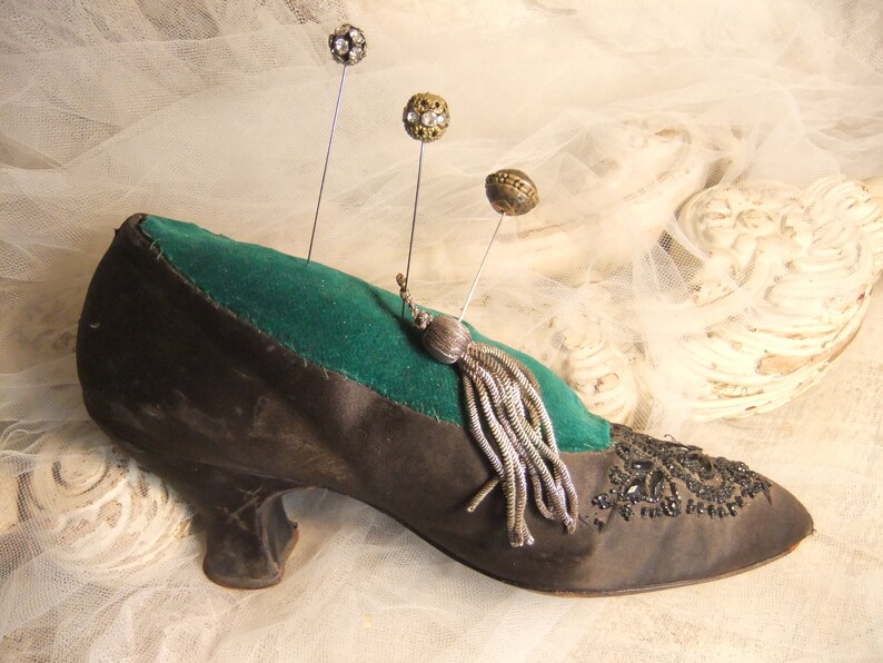 Edwardian Shoe, Vintage Pincushion, Antique 1910's Shoe, Louis Heel Shoe, Velvet Pincushion image 3