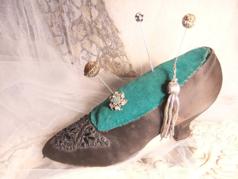 Edwardian Shoe, Vintage Pincushion, Antique 1910's Shoe, Louis Heel Shoe, Velvet Pincushion image 6