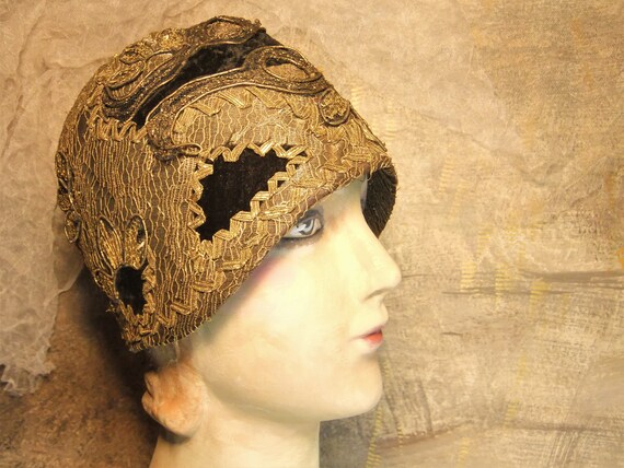 flapper skull cap