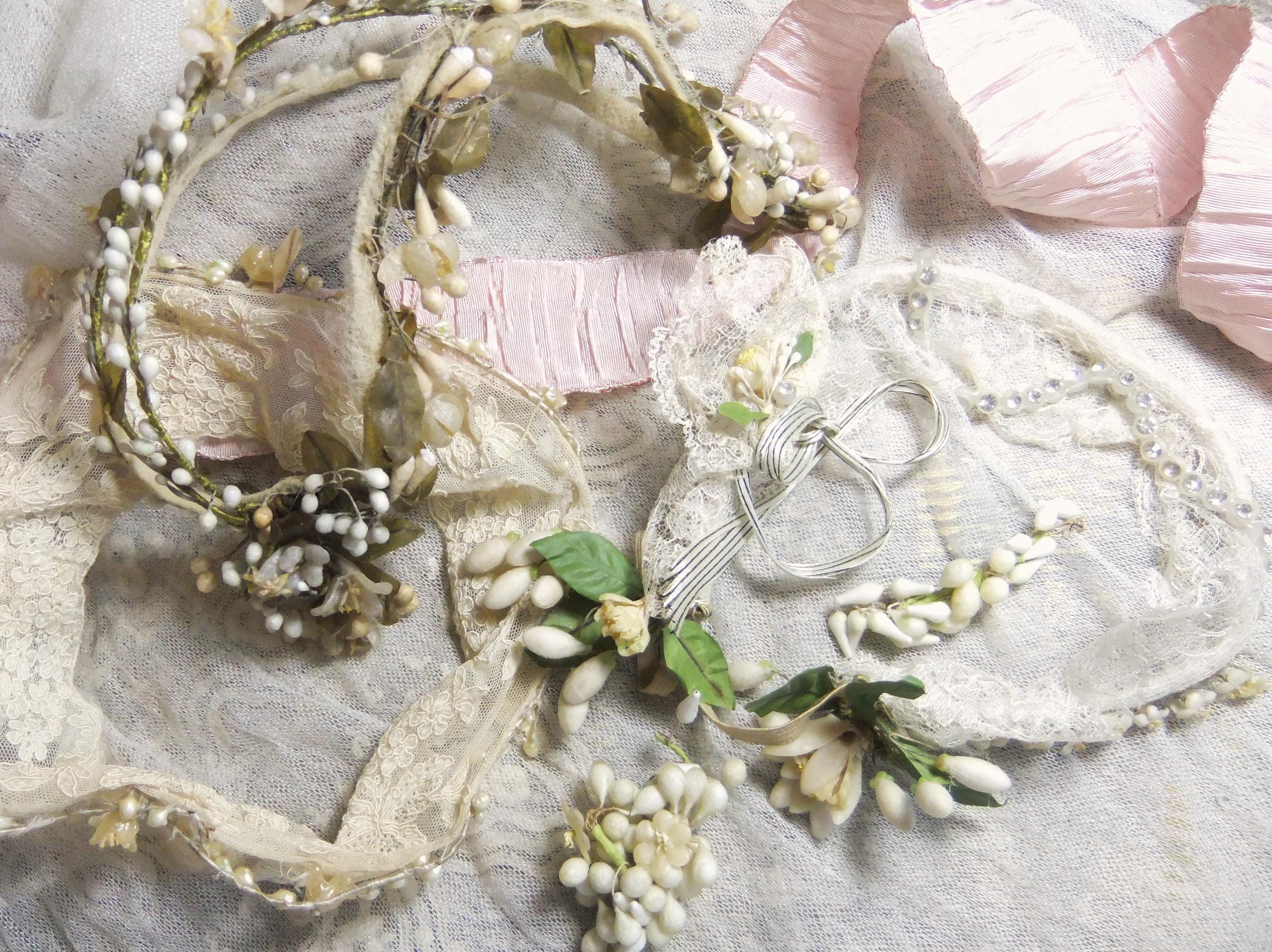 アンティーク雑貨 Old Paper & Wax Flower Set. アンティーク雑貨 Old Paper & Wax Flower Set. アンティーク雑貨 Old