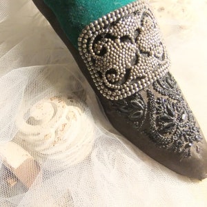 Edwardian Shoe, Vintage Pincushion, Antique 1910's Shoe, Louis Heel Shoe, Velvet Pincushion image 2