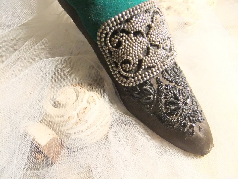 Edwardian Shoe, Vintage Pincushion, Antique 1910's Shoe, Louis Heel Shoe, Velvet Pincushion image 2