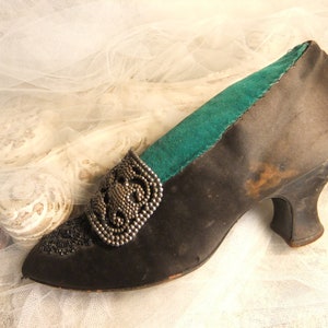 Edwardian Shoe, Vintage Pincushion, Antique 1910's Shoe, Louis Heel Shoe, Velvet Pincushion image 4