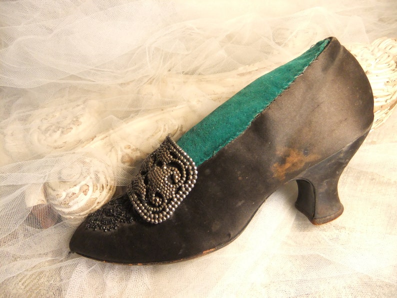 Edwardian Shoe, Vintage Pincushion, Antique 1910's Shoe, Louis Heel Shoe, Velvet Pincushion image 4