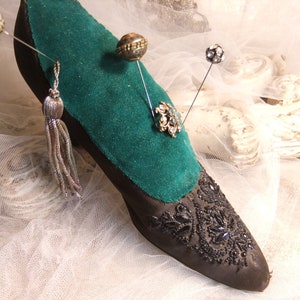 Edwardian Shoe, Vintage Pincushion, Antique 1910's Shoe, Louis Heel Shoe, Velvet Pincushion image 5