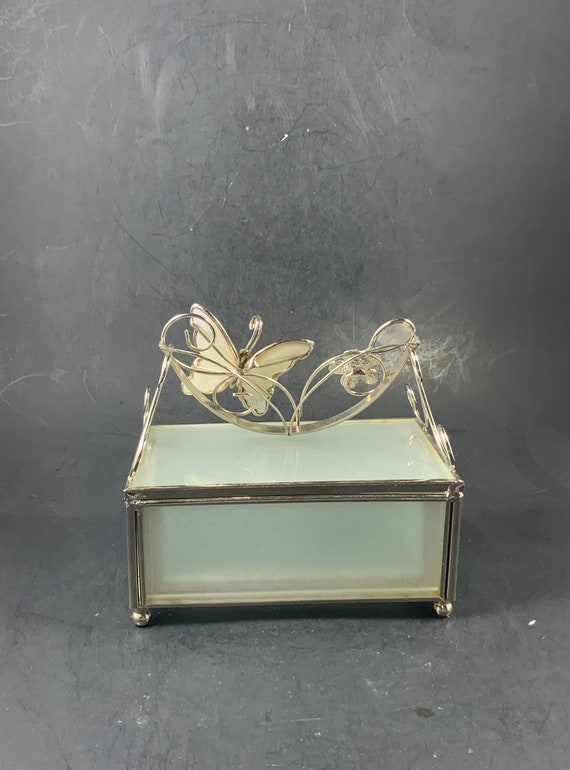 Vintage BUTTERFLY TRINKET BOX, Ornate Frosted Gla… - image 9
