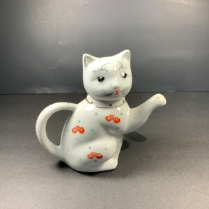 Vintage KITTEN/ CAT TEAPOT, Lucky Cat Teapot, Floral W/Gold Accents, Kitchen, Serving, Decor, Collectables