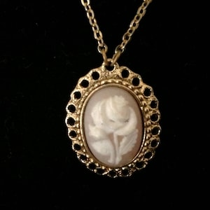 Vintage Filigree White Rosé/Flower Cameo Necklace