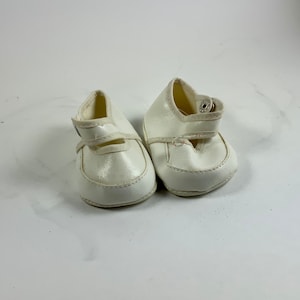 Vintage WHITE DOLL SHOES