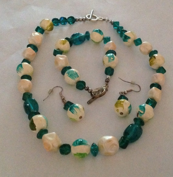 Vintage Lucite Beaded Necklace, Bracelet & Earrin… - image 1