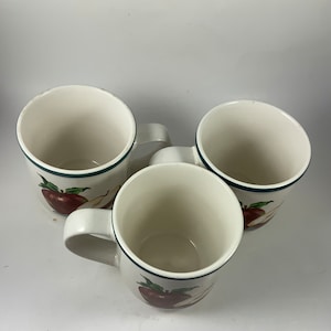 Vintage APPLE DESIGN MUGS/Cups, Drinkware, Kitchen, Dining,  (Set of 3)