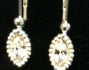 Beautiful Vintage Rhinestone Earrings / Silvertone Pierced