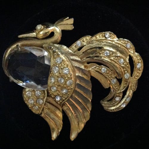 Vintage JELLY BELLY PEACOCK With Rhinestones In Gold Tone Metal main image 1