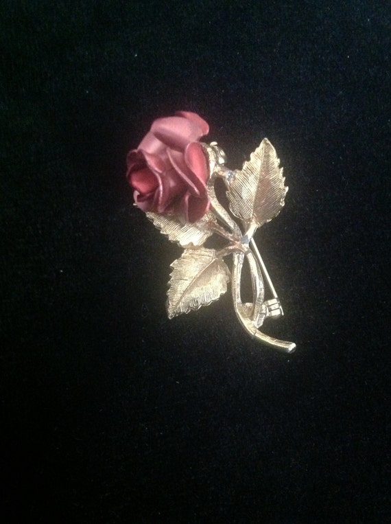 Vintage Red Rose Brooch.   (Enamel)